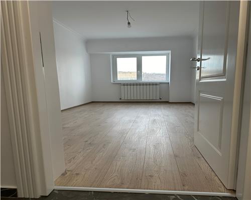 Apartament 3 camere, 2 bai, Nicolina, renovat complet