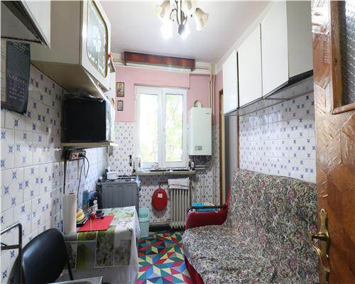 Apartament 3 camere, etaj intermediar, Podu Ros, 1001 articole