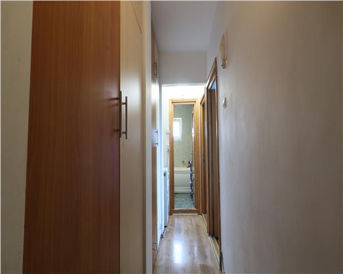 Apartament 3 camere decomandate, Canta, etaj intermediar