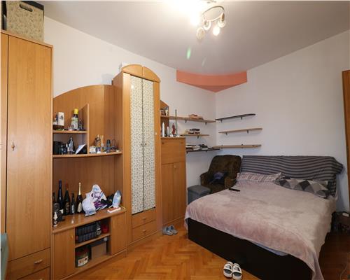 Apartament 3 camere decomandate, Canta, etaj intermediar