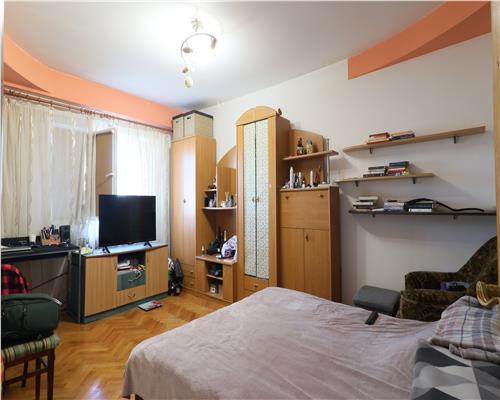 Apartament 3 camere decomandate, Canta, etaj intermediar